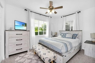 Building Photo - 5515 Spruce Ave