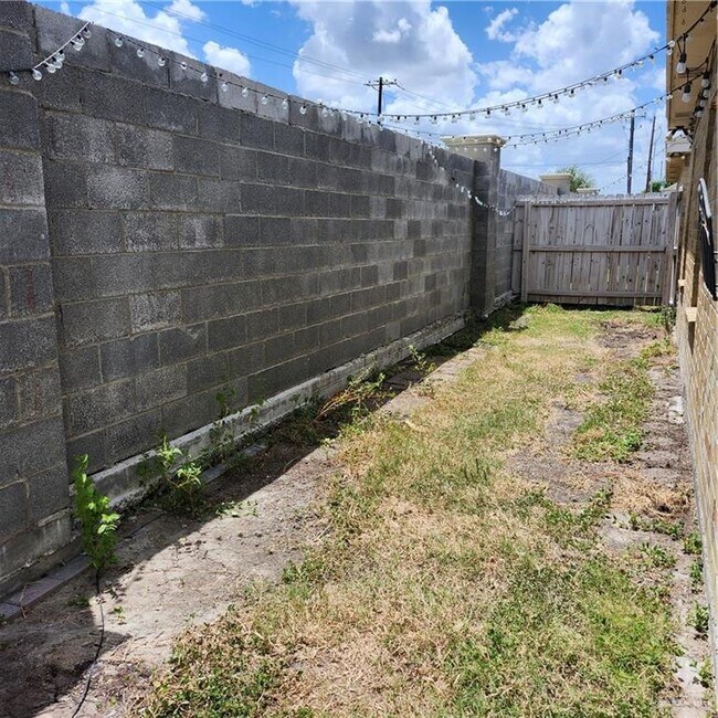 Building Photo - 4008 Hawthorne Ave