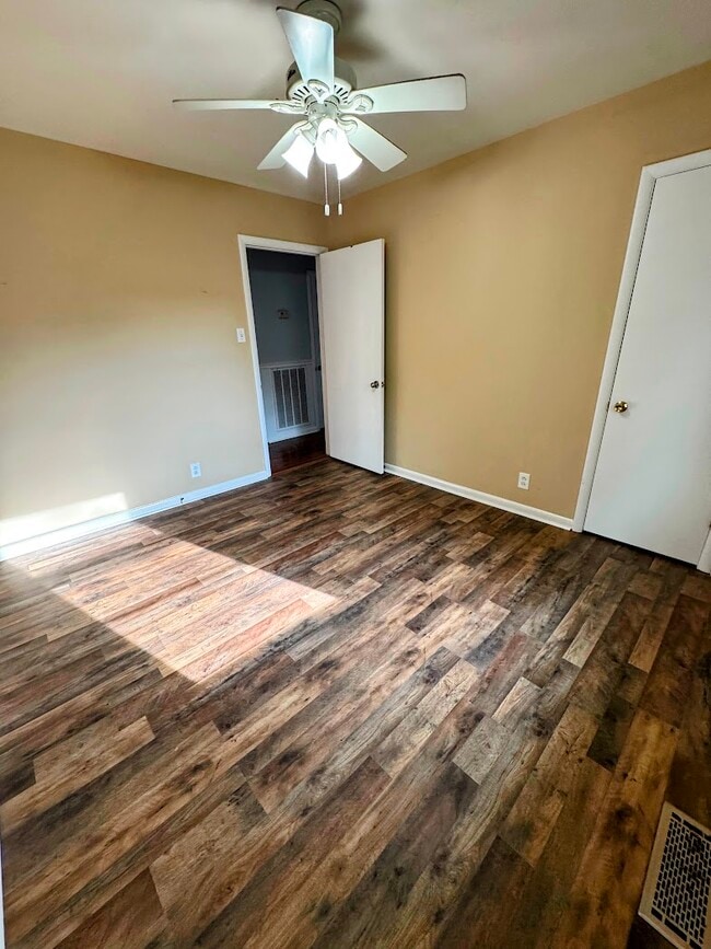 Building Photo - 11 Cooks Rd