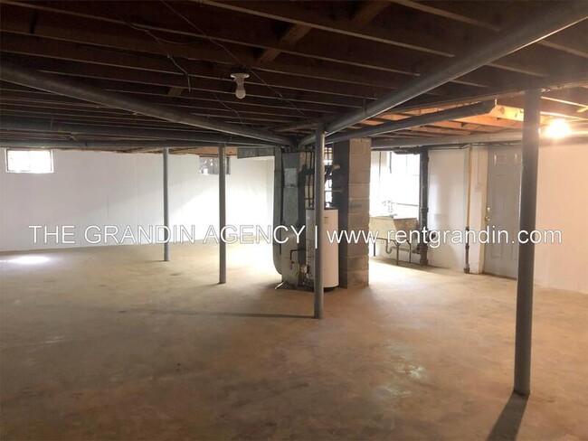 Building Photo - 230 Frances Dr NW