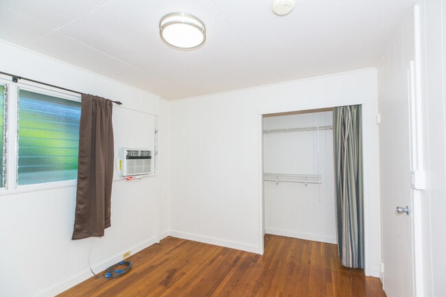 Building Photo - 730 6th Ave