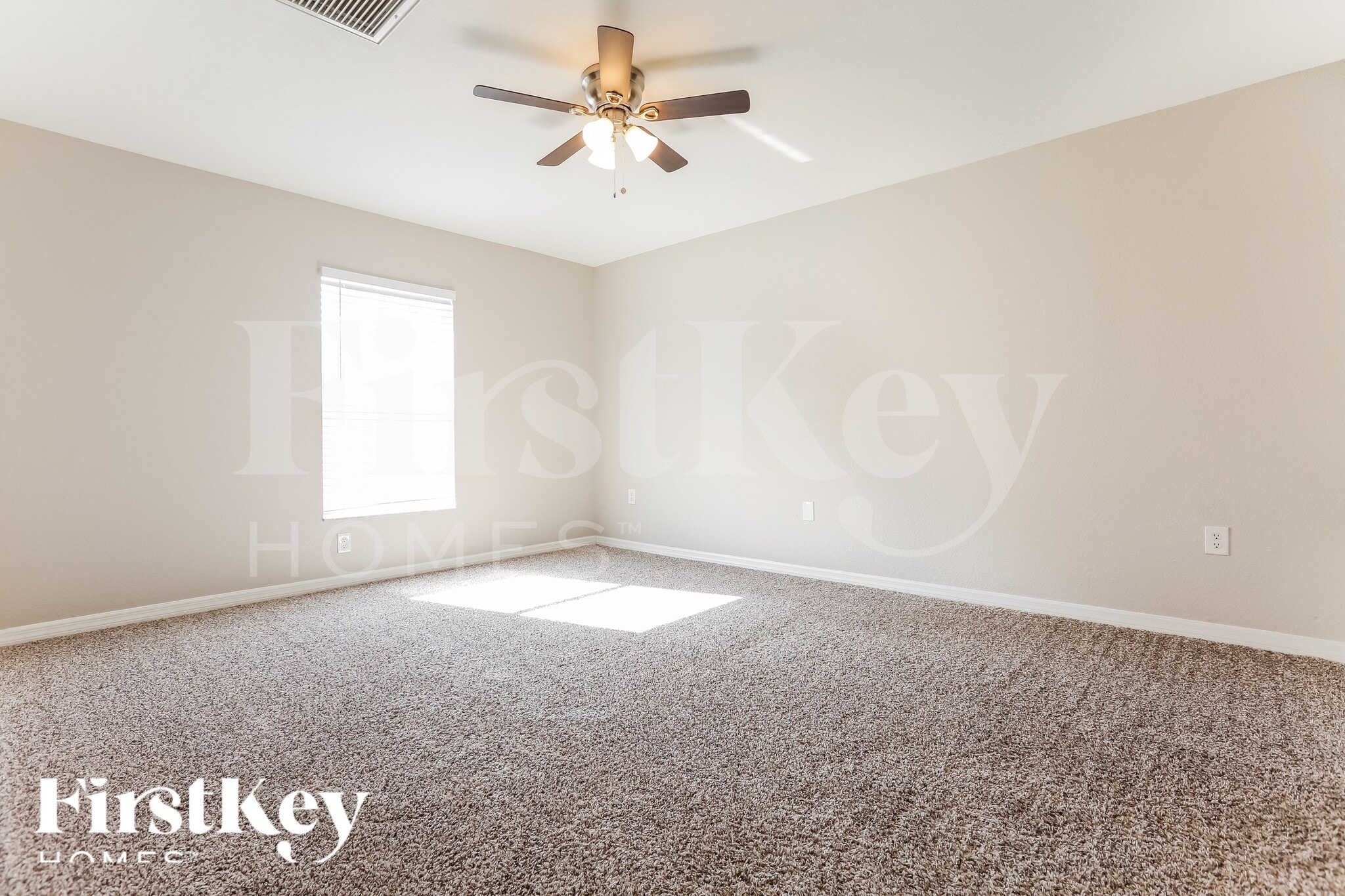 Building Photo - 2637 Lacroix Ave