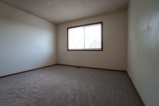 Building Photo - 1155 Popes Valley Dr