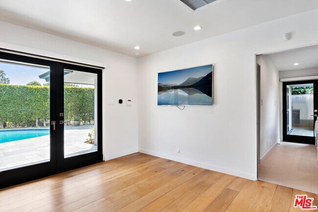 Building Photo - 3035 Lake Glen Dr