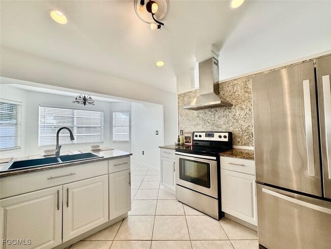 Building Photo - 2306 NE 5th Terrace