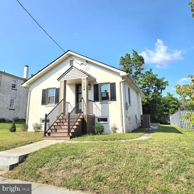 Primary Photo - 124 Elm St