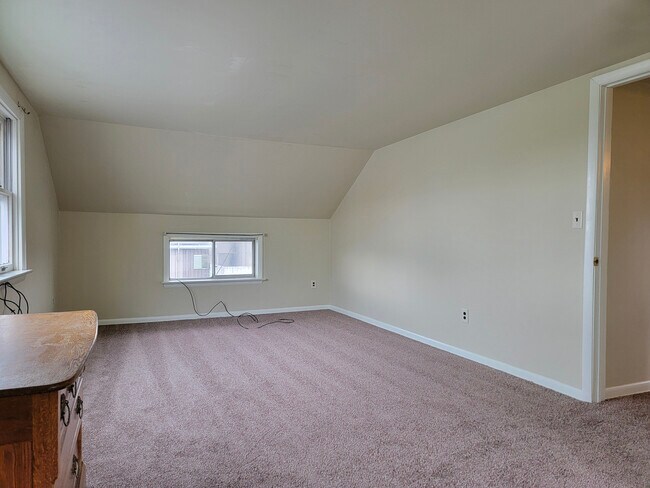 Building Photo - 984 W Main St