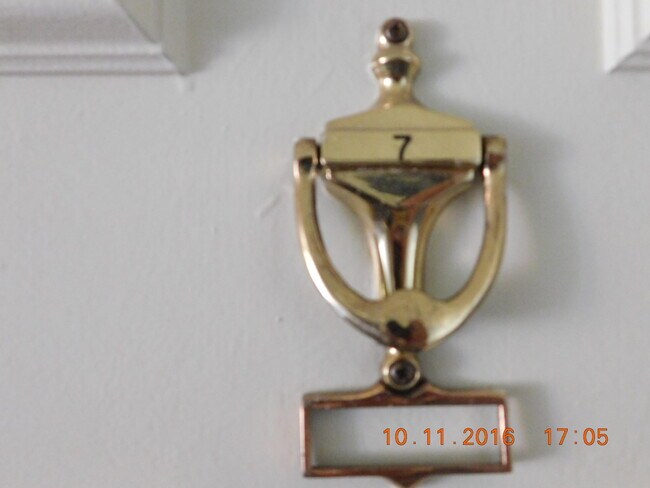 Building Photo - 444 N Fox Hills Dr