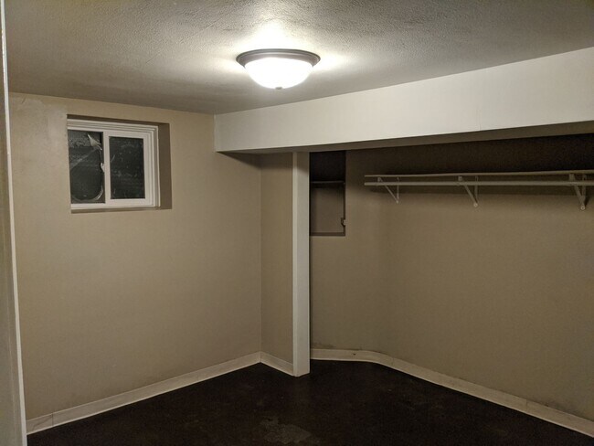 Building Photo - 474 Herschel St