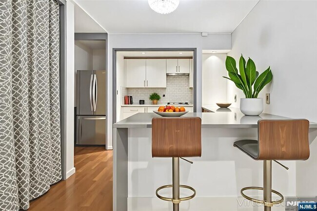 Building Photo - 3050 Edwin Ave