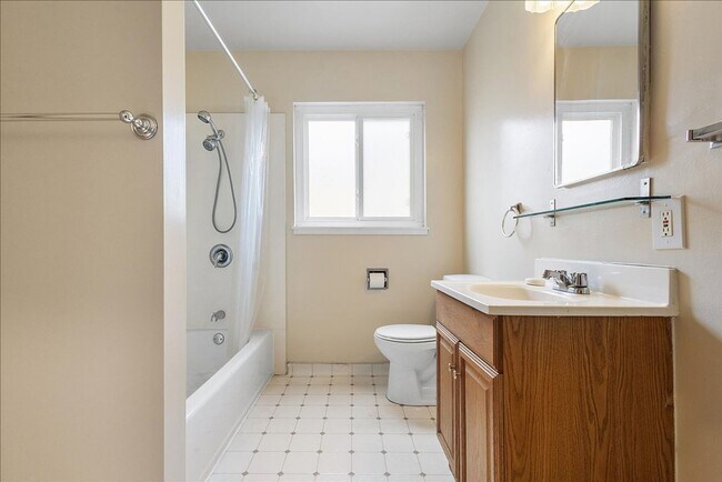 Building Photo - 2234 Santa Clara Ave