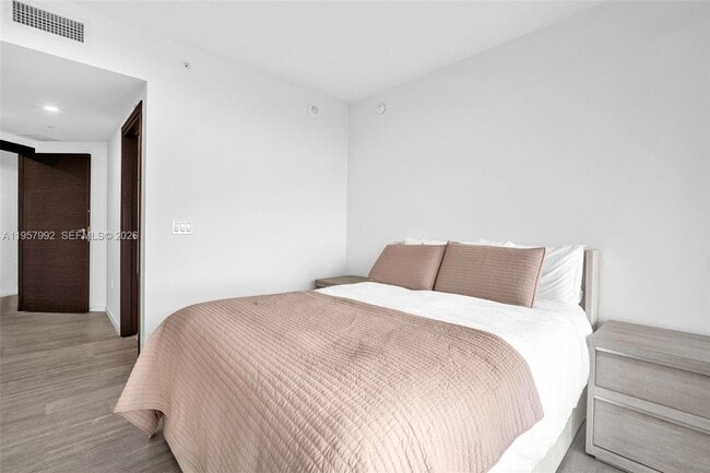 Building Photo - 1000 Brickell Plaza