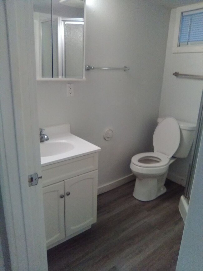 Building Photo - 406 S 11th St