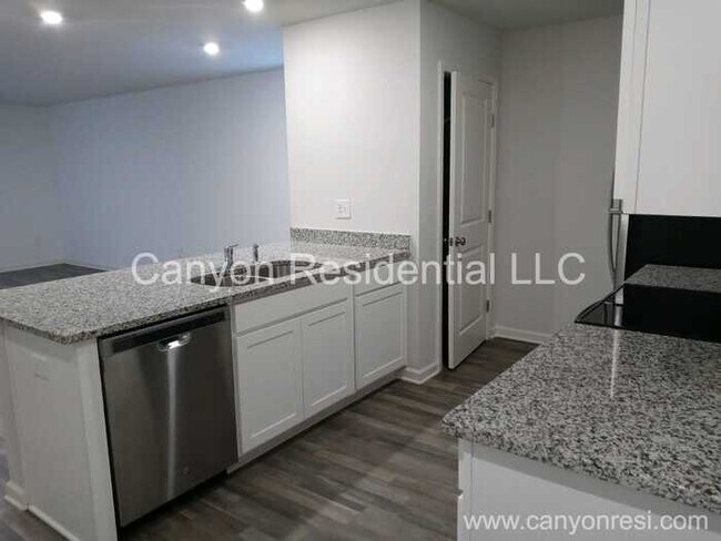 Building Photo - 702 Wayfinder Run