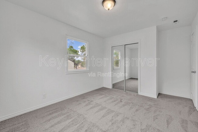 Building Photo - 8910 Poze Blvd