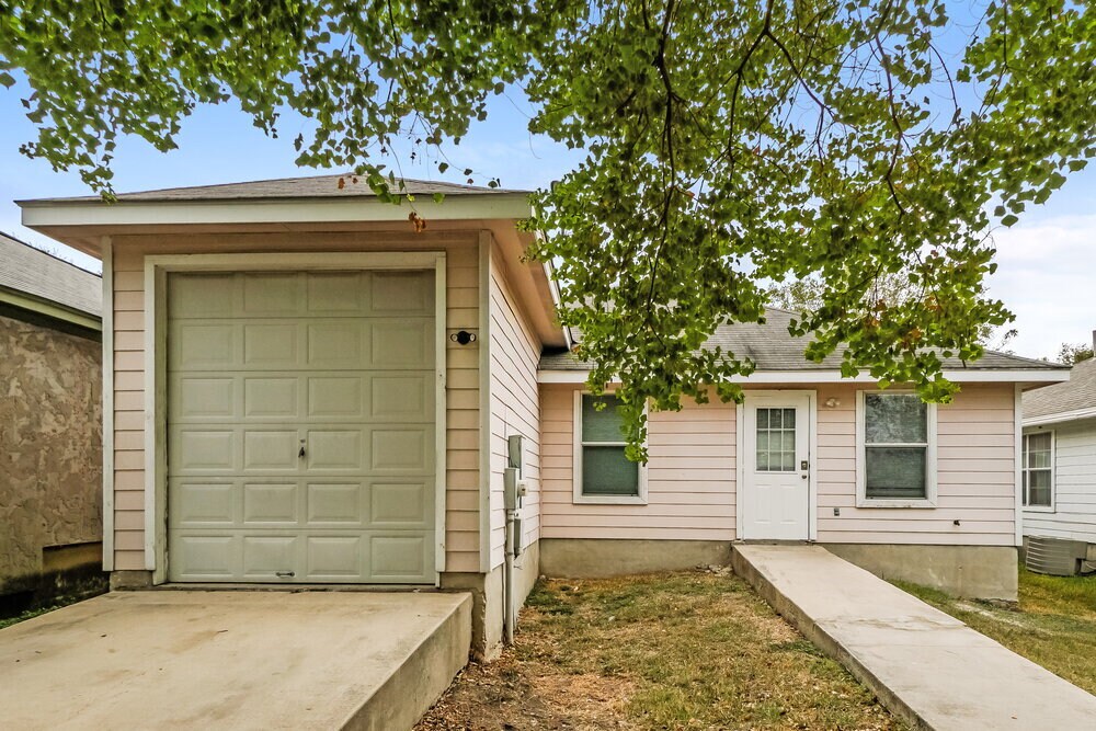 Building Photo - 417 Canterbury Ln