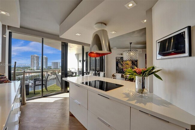 Building Photo - 3610 Yacht Club Dr