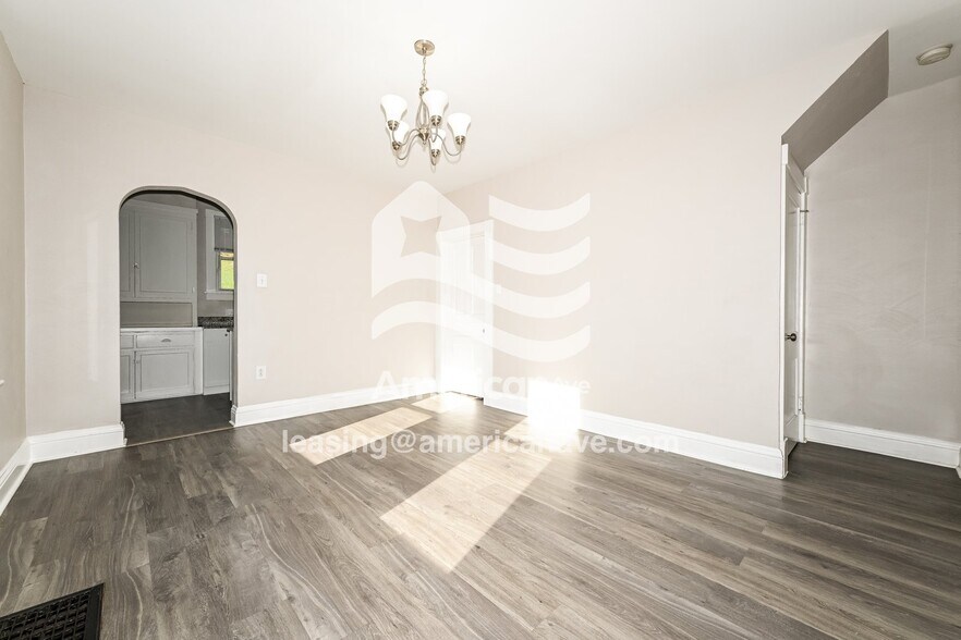 Building Photo - 303 Shady Ave