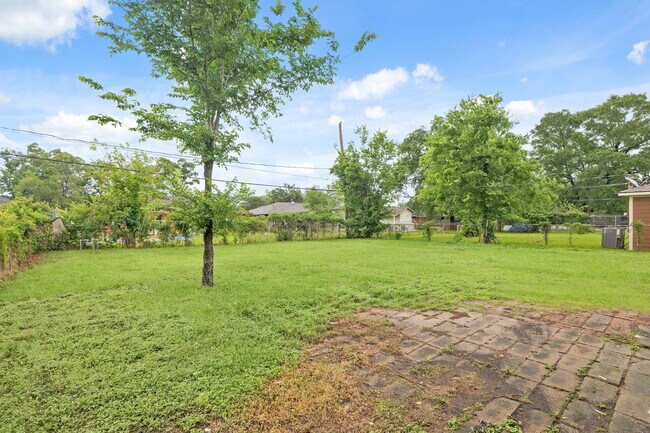 Building Photo - 9133 Woodlyn Rd