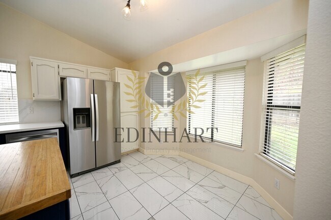 Building Photo - 6447 N Vagedes Ave