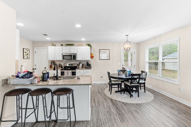 Building Photo - 105 Tahoma Dr