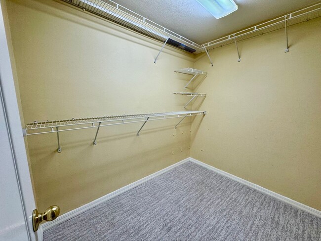 Building Photo - IMMACULATE 2 Bedroom / 2 Bathroom in Count...