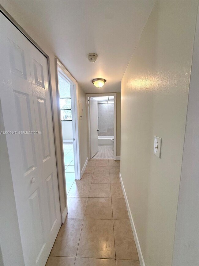 Building Photo - 10835 SW 112th Ave