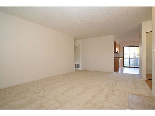 Building Photo - 2Bd/1Ba Kirkland Condo