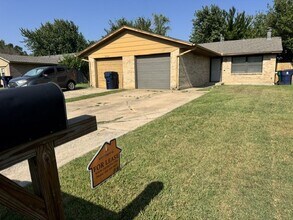 Building Photo - 2 bed 2 bath in Moore schools!