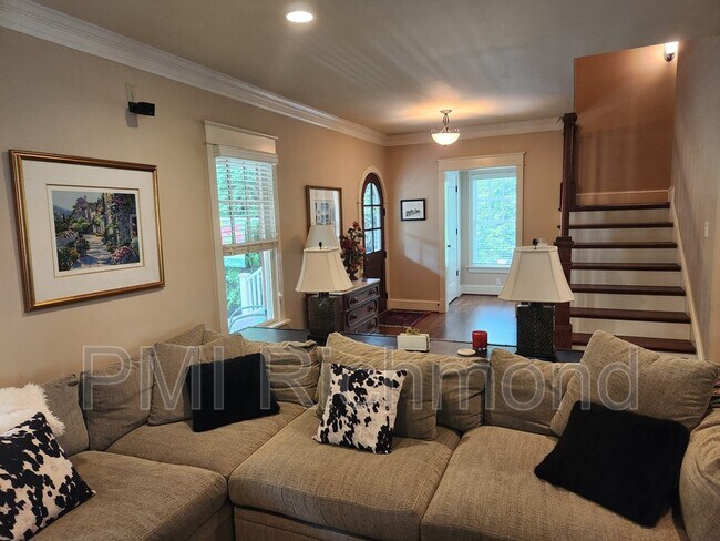 Building Photo - 2761 Live Oak Ln