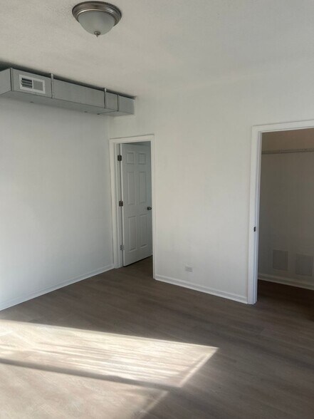 Building Photo - 8445 S Ingleside Ave