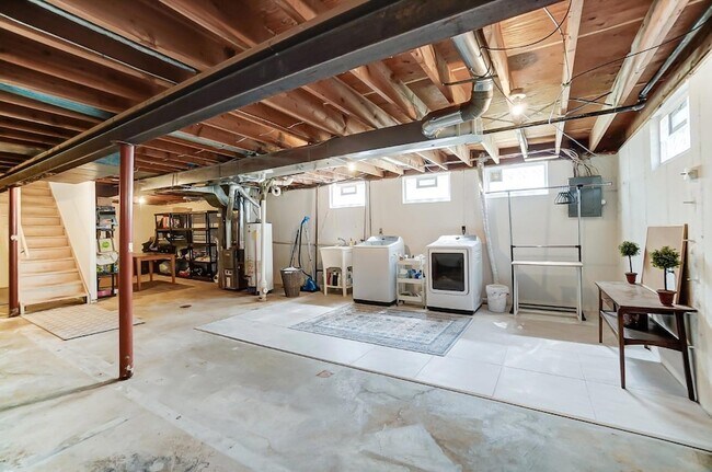 Building Photo - 1599 Yellowglen Dr