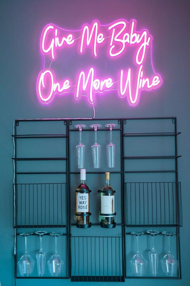 Building Photo - 400 33rd Ave N