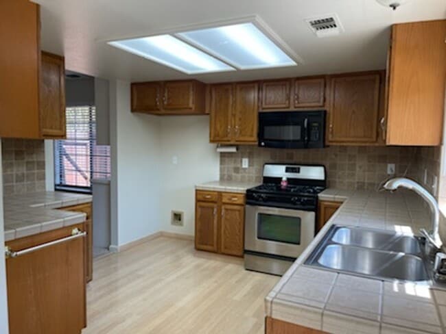 Building Photo - 3668 Cherrywood Dr