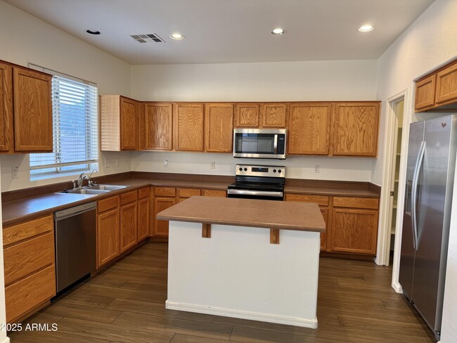 Building Photo - 4531 E Del Rio St