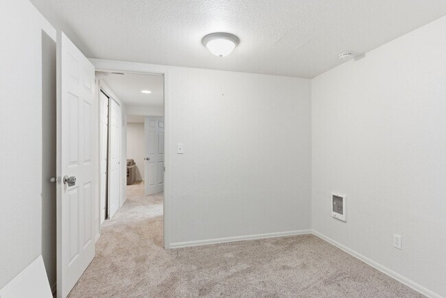 Building Photo - Modern & Cozy Spokane Retreat | Prime Location Near South Hill