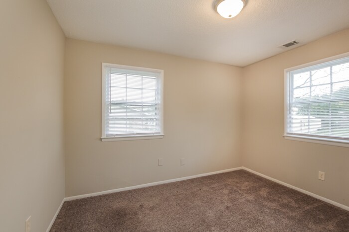 Building Photo - 102 1st Day St