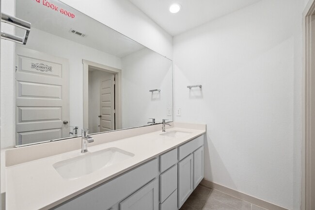 Building Photo - 818 Starcross Bnd Dr