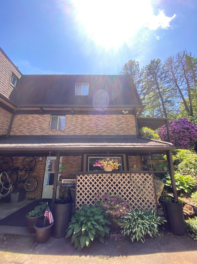 Building Photo - 1829 Duncan Ave