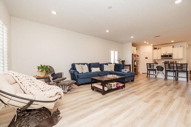 Building Photo - 107 Blooming Cv