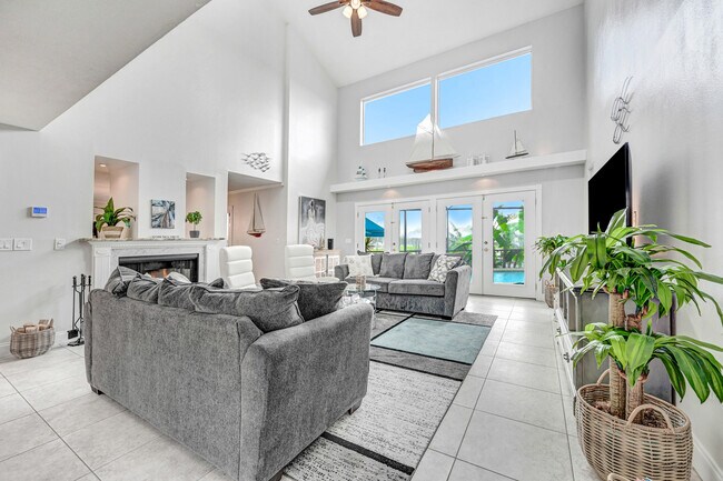 Building Photo - 1585 Sykes Creek Dr