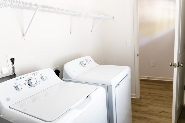 Building Photo - 1615 Martin Ave