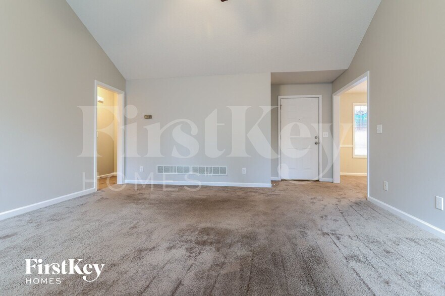 Building Photo - 3240 Hilltop Cir