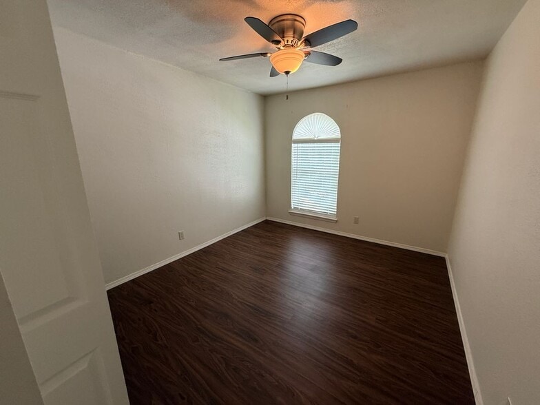 Building Photo - 2207 Lotus Blossom St