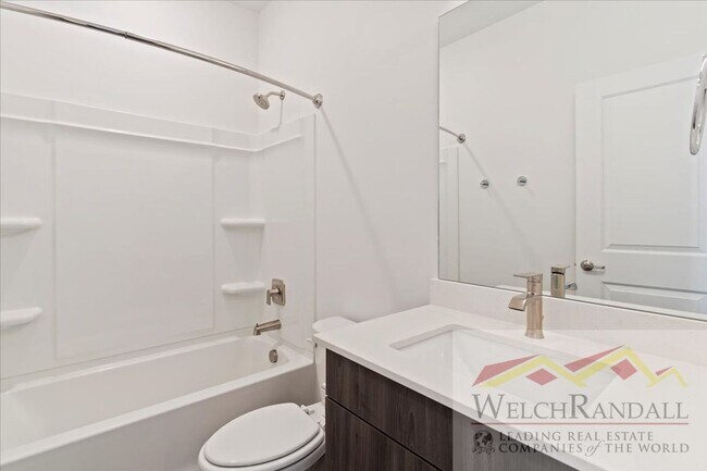 Building Photo - Beautiful 3 Bed 2.5 Bath Townhome in West ...