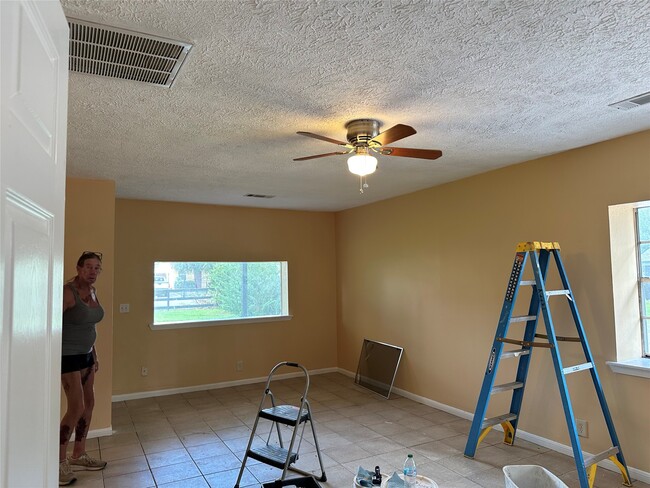 Building Photo - 9334 Lomax St