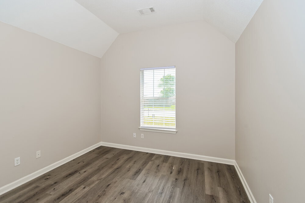 Building Photo - 215 Garden Springs Dr