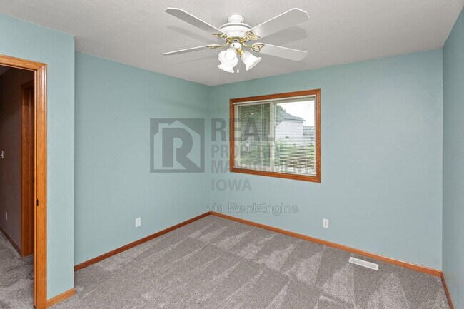 Building Photo - 8912 Highland Oaks Dr