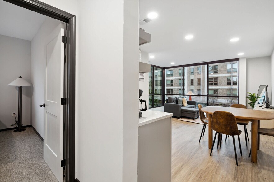 Building Photo - 423 E Michigan St