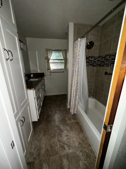 Building Photo - 1241 N Wildwood Dr